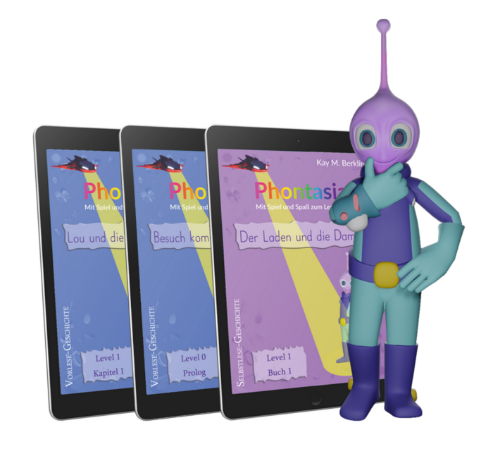 Ein lila Alien mit einer Antenne steht neben drei Tablets, auf denen E-Book-Cover angezeigt werden. Die Cover zeigen farbenfrohe Illustrationen und Titel auf Deutsch, wie etwa „Phantasie“ und „Der Laden und die Dame“. Das Alien ist perfekt für Kinder, die in der Grundschule lesen lernen. Er hat eine nachdenkliche Pose und legt die Hand aufs Kinn. Das Produkt heißt Phontasia Level 1-Starterpaket.